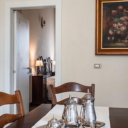 Bed and Breakfast Palazzo Dei Pavoni, Relais Di Charme LʼAquila Exterior foto