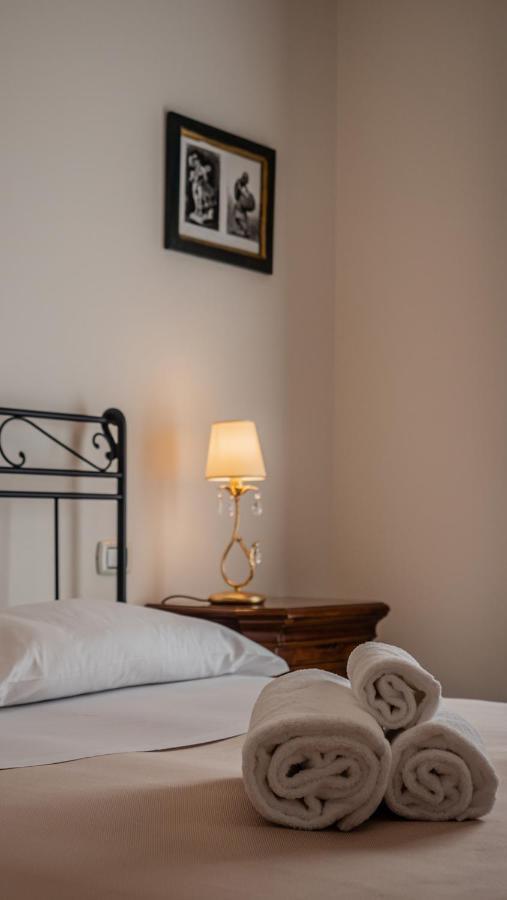 Bed and Breakfast Palazzo Dei Pavoni, Relais Di Charme LʼAquila Exterior foto