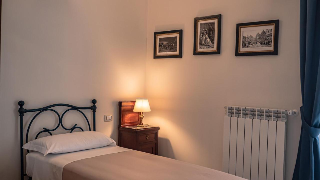 Bed and Breakfast Palazzo Dei Pavoni, Relais Di Charme LʼAquila Exterior foto