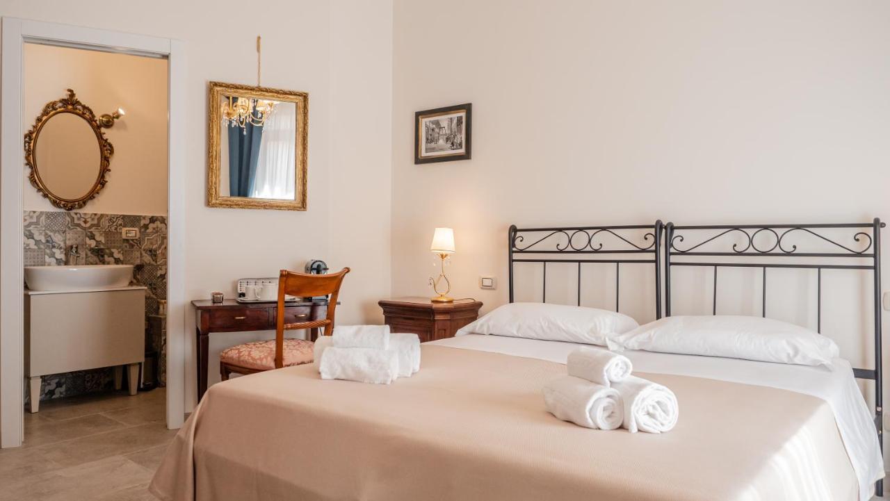 Bed and Breakfast Palazzo Dei Pavoni, Relais Di Charme LʼAquila Exterior foto