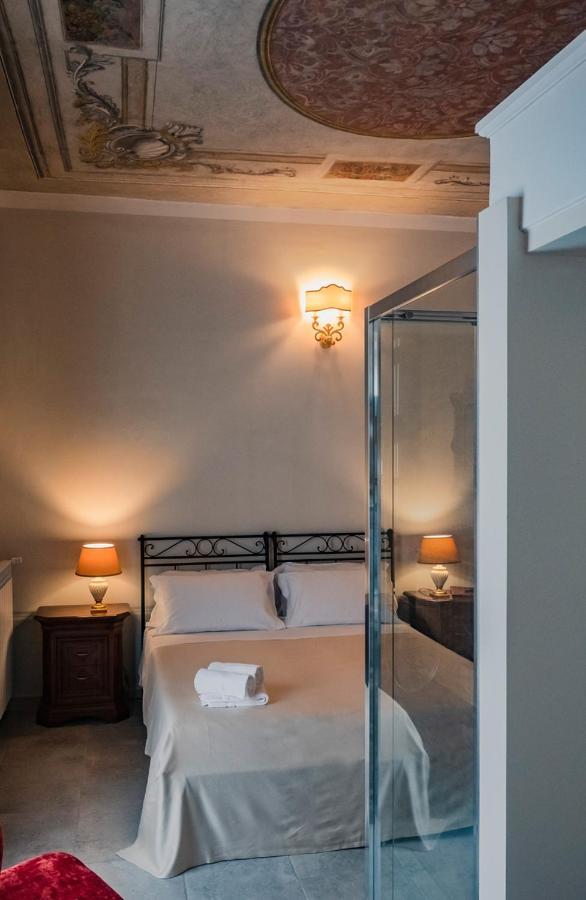 Bed and Breakfast Palazzo Dei Pavoni, Relais Di Charme LʼAquila Exterior foto
