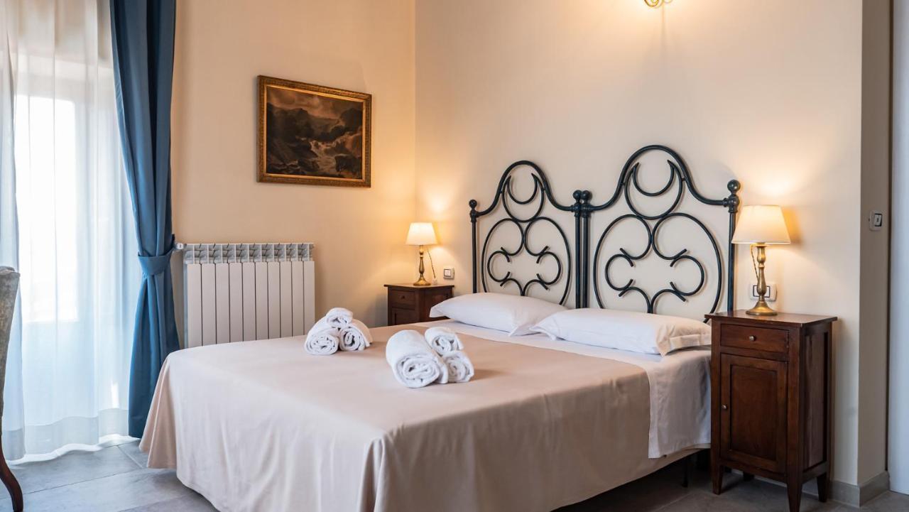 Bed and Breakfast Palazzo Dei Pavoni, Relais Di Charme LʼAquila Exterior foto