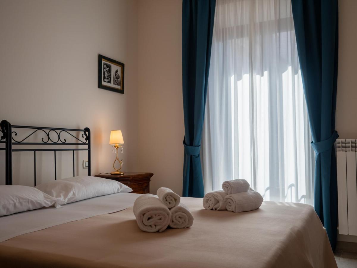 Bed and Breakfast Palazzo Dei Pavoni, Relais Di Charme LʼAquila Exterior foto