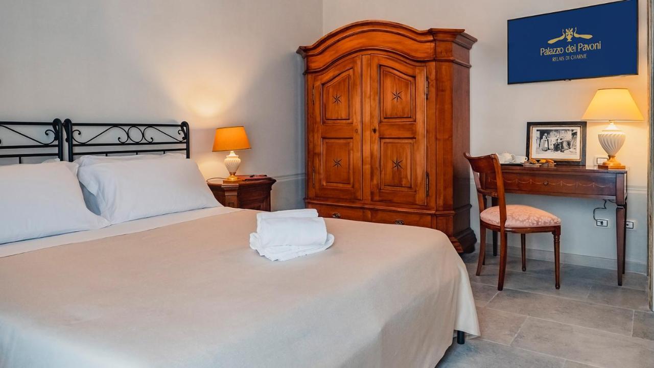 Bed and Breakfast Palazzo Dei Pavoni, Relais Di Charme LʼAquila Exterior foto