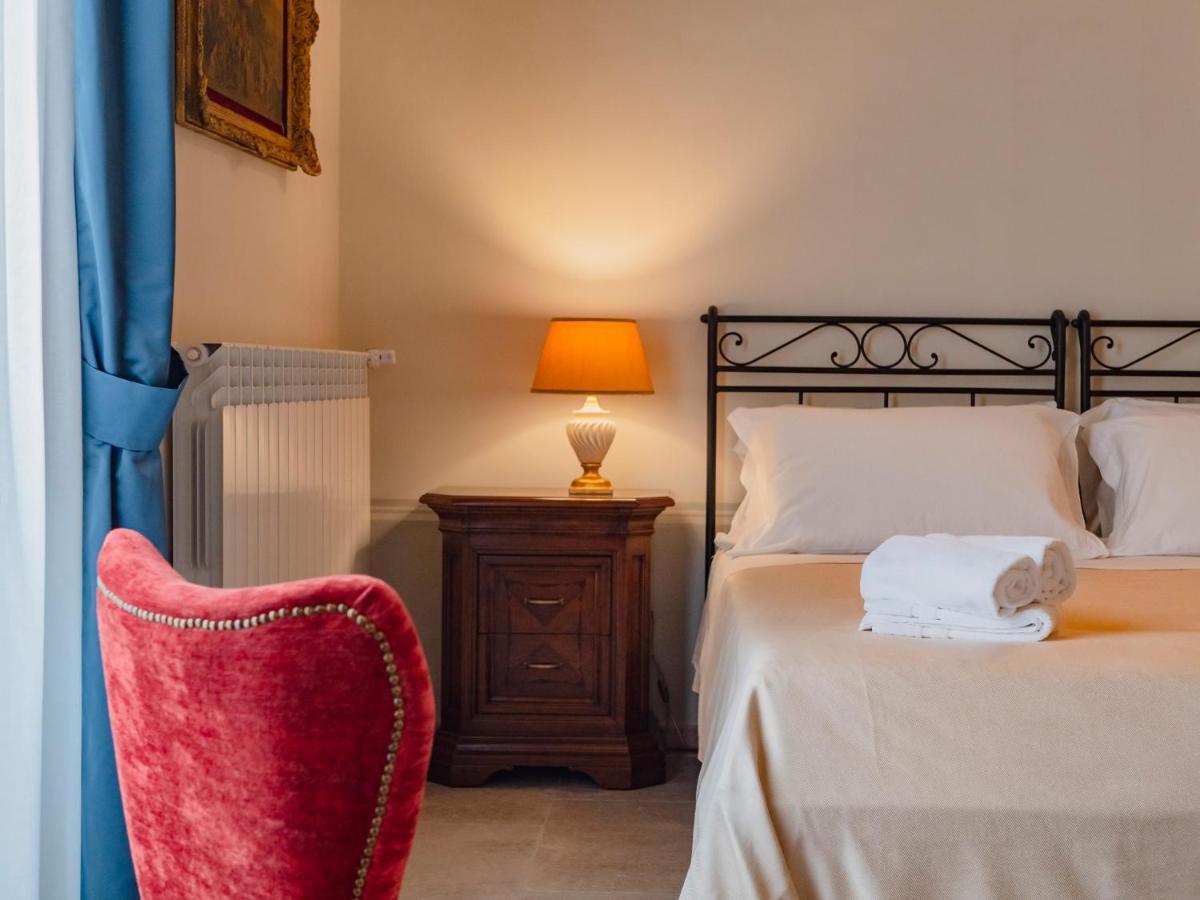Bed and Breakfast Palazzo Dei Pavoni, Relais Di Charme LʼAquila Exterior foto