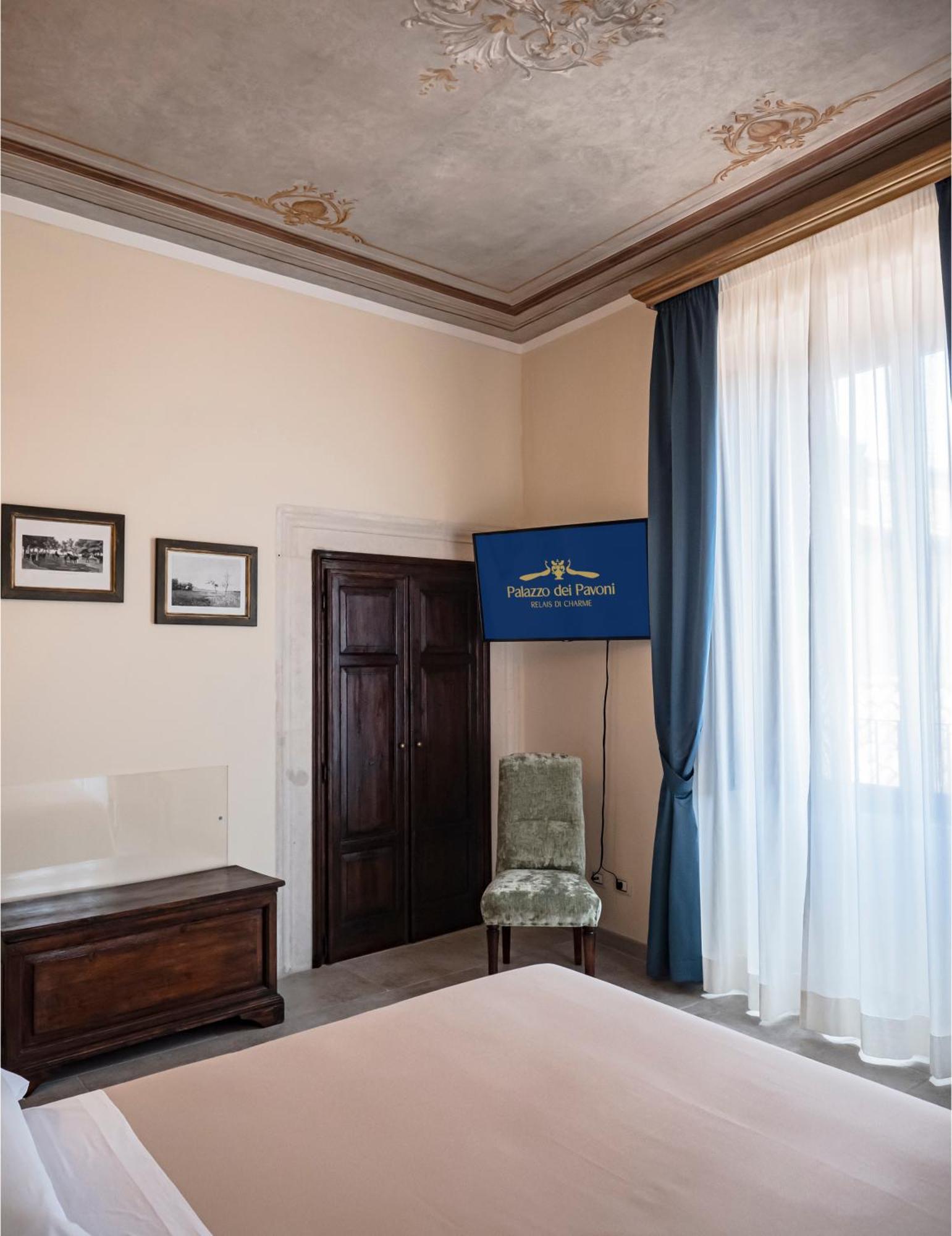 Bed and Breakfast Palazzo Dei Pavoni, Relais Di Charme LʼAquila Exterior foto