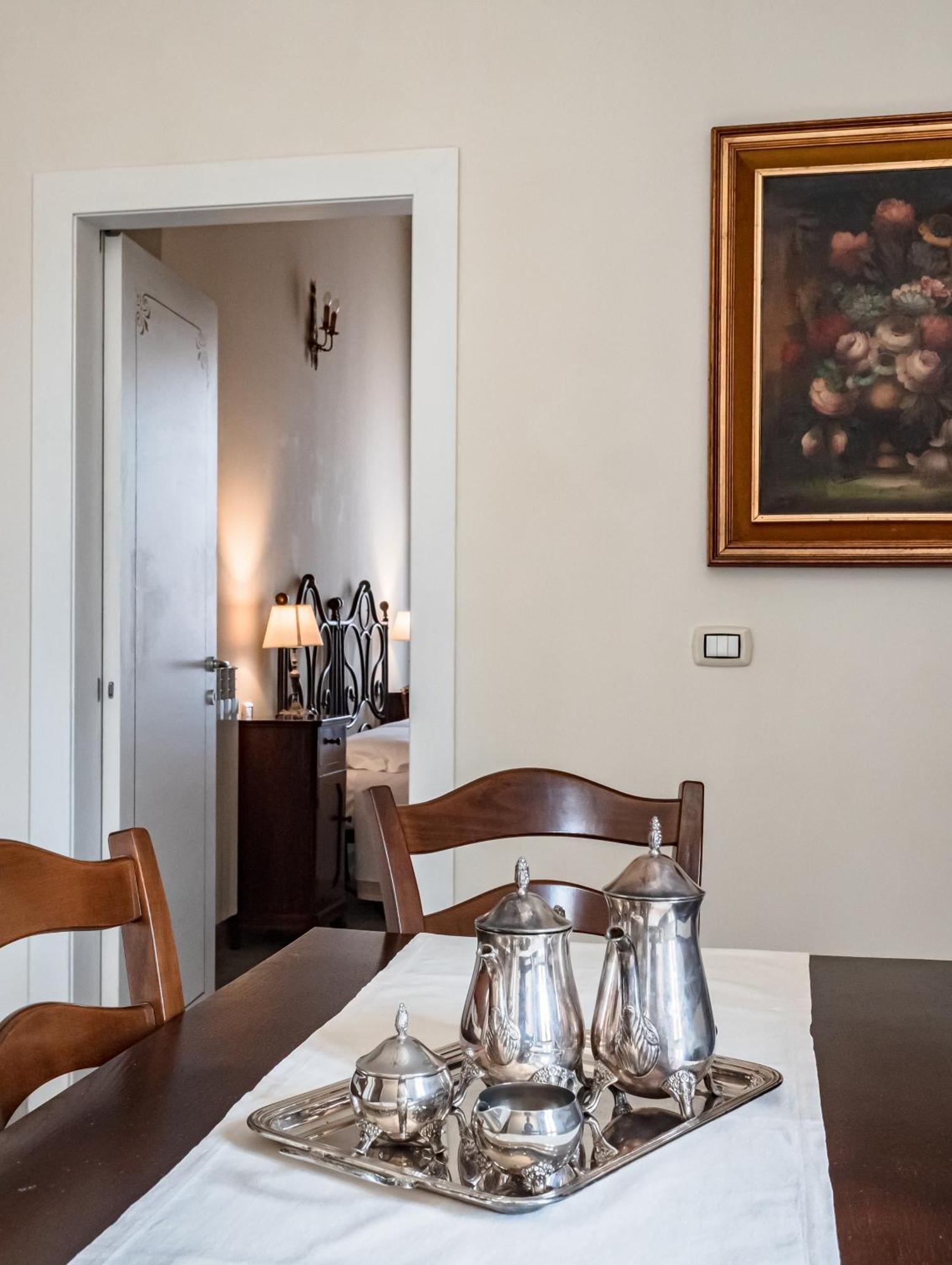 Bed and Breakfast Palazzo Dei Pavoni, Relais Di Charme LʼAquila Exterior foto
